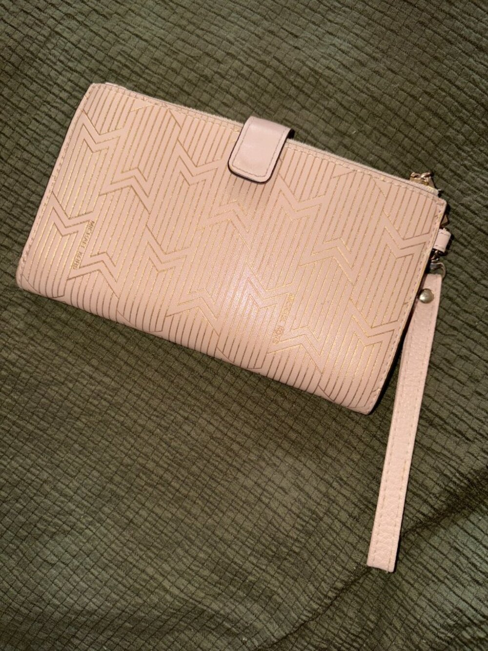 Michael Kors Jet Set Smartphone Wallet - Picture 3 of 4